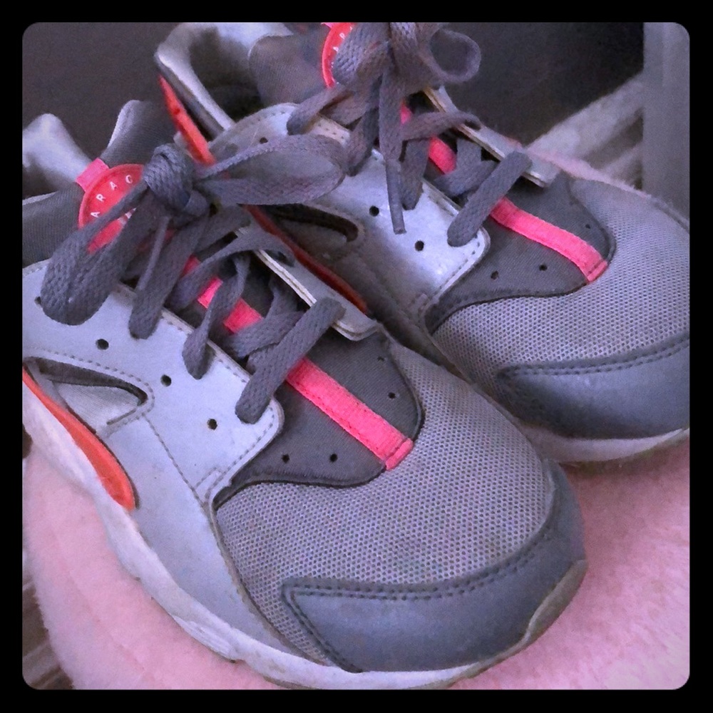 Girls hurraches